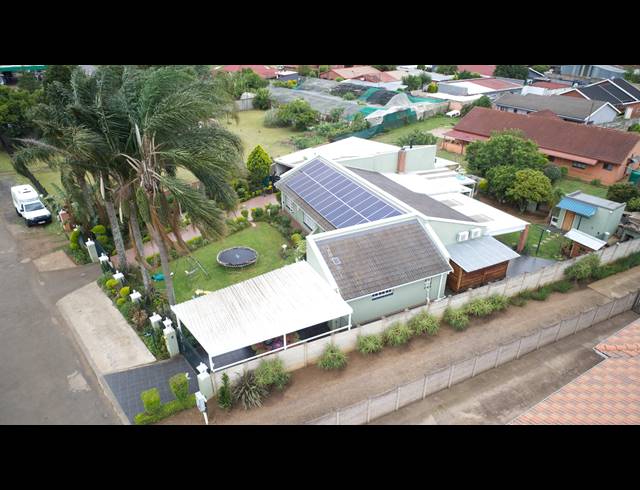 3 BEDROOM FREEHOLD FOR SALE IN HOWICK WEST